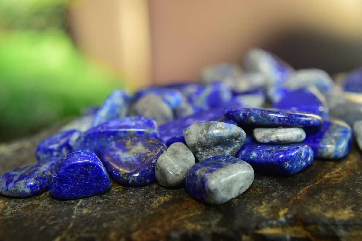 What is the Spiritual Meaning of Lapis Lazuli rose quartz jewelry