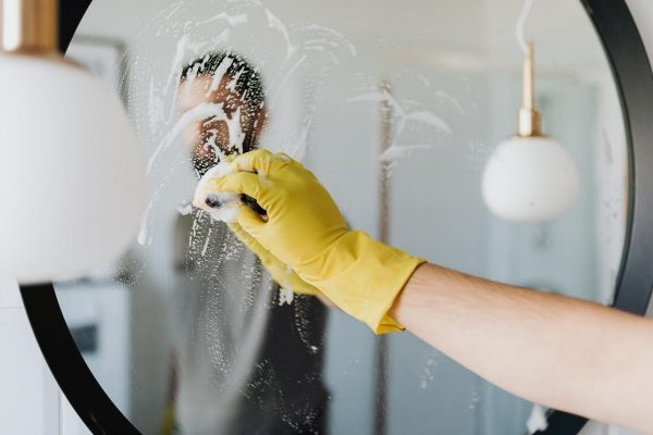 Make mirrors shine by using hydrogen peroxide