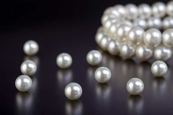 How to clean pearl jewelry