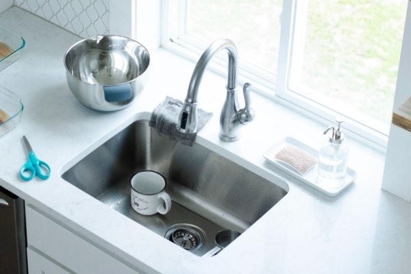 clean sink with hydrogen peroxide
