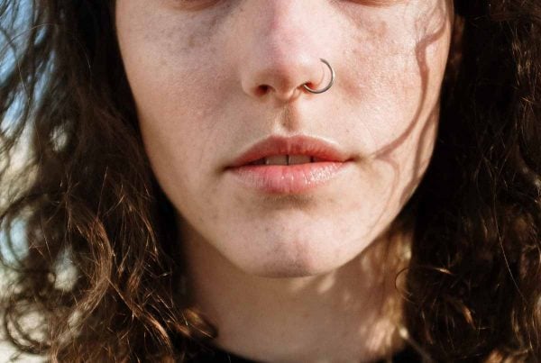 signs of nose piercing infection