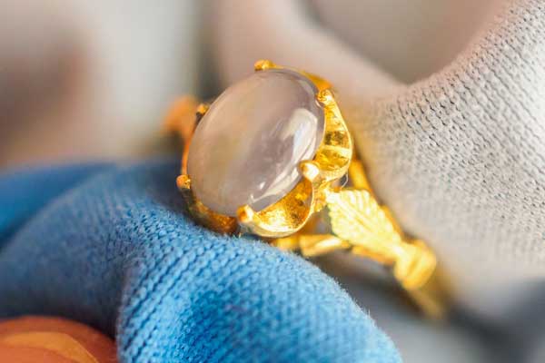 cleaning gold-plated jewelry