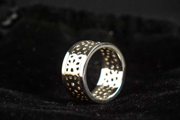 white gold ring, how to clean, alloy, jewelry