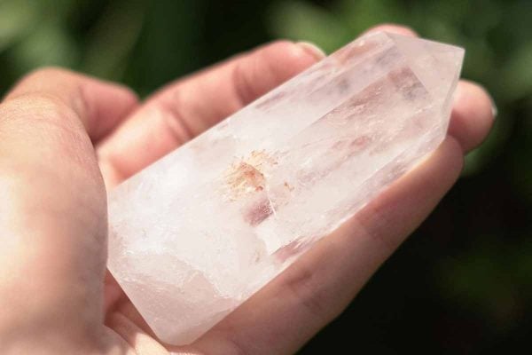 meditation-with-quartz-crystal