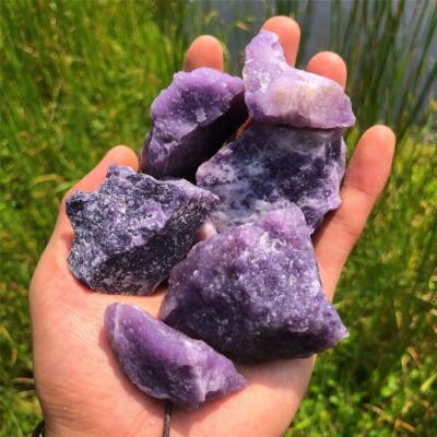 Lepidolite stone - crystals for grief