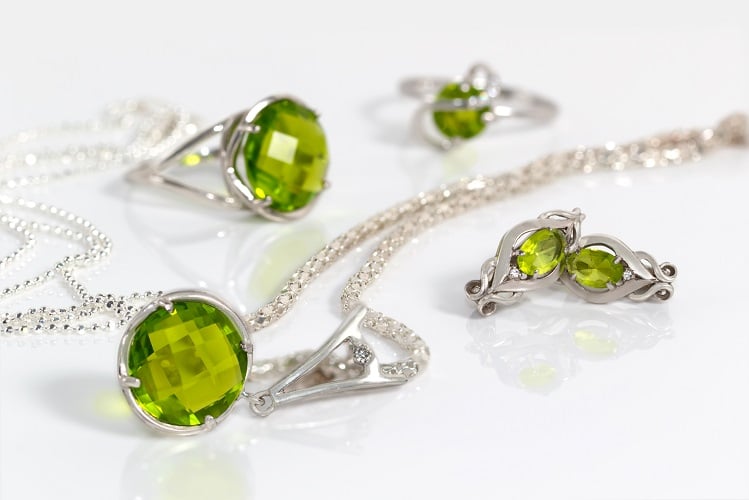 peridot-crystals-for-strength